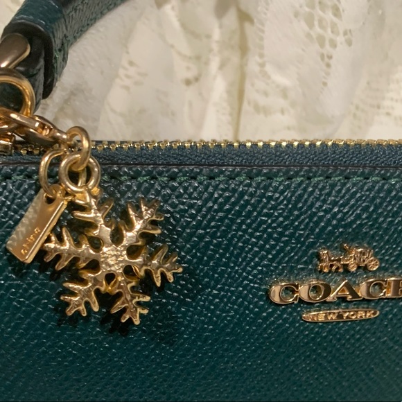 Coach Wristlet with 2 charms- Forest Green -new - Picture 3 of 16